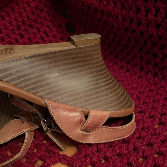 Woman’s Heels By Merona in excellent condition - Picture 5 of 5